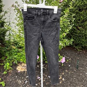 GAP straight leg Capri black